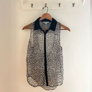 Black and Gray Collared Cheetah Print Top - Size: M